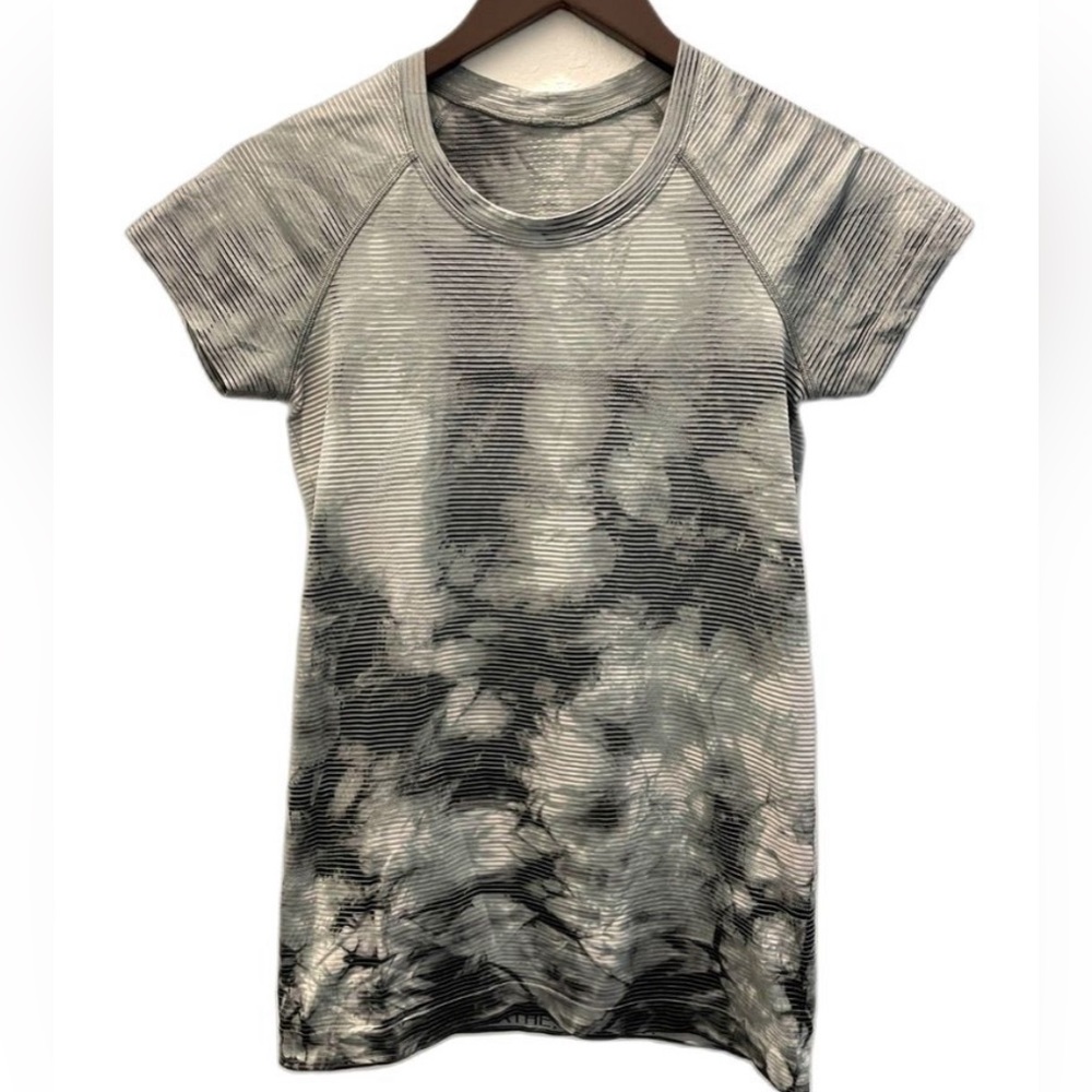 Lululemon Grey Swiftly Tech Patterned/Horiz. Stri… - image 1